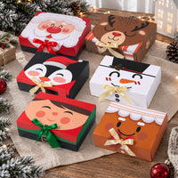 Sex julpresentboxar med julfigurer: tomte, ren, pingvin, snögubbe, nisse och pepparkaksgubbe